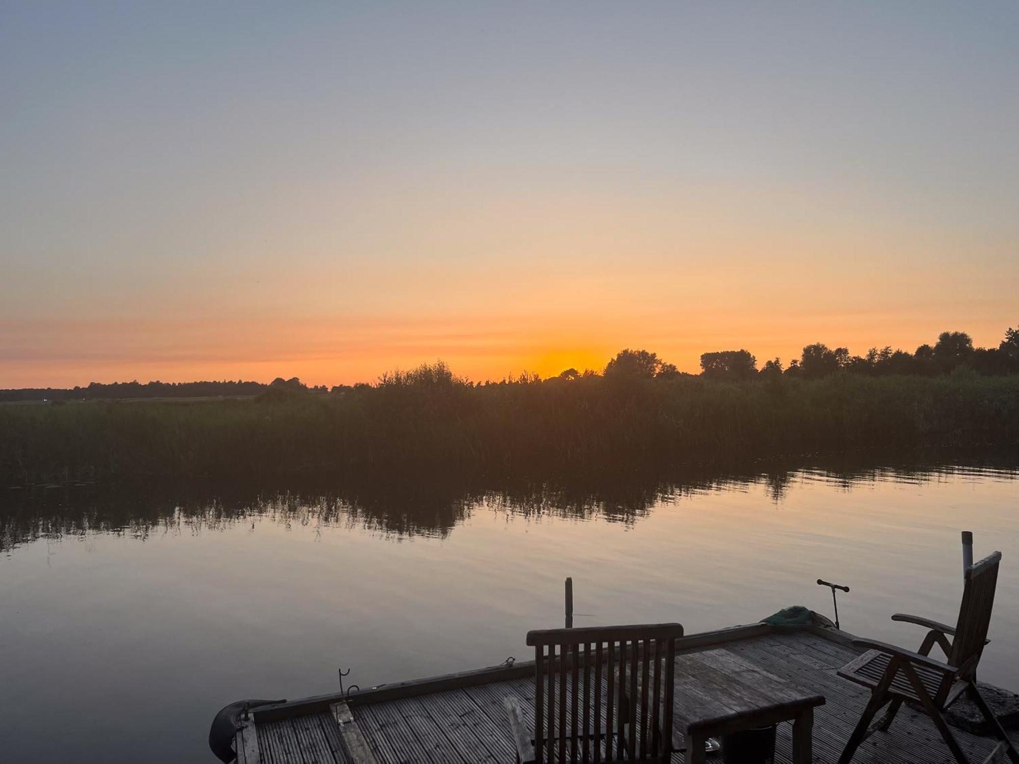 Luxe En Ruim Chalet Met Airco Bij Leekstermeer Matsloot Exterior foto