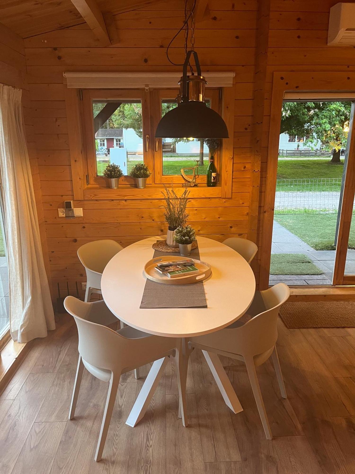 Luxe En Ruim Chalet Met Airco Bij Leekstermeer Matsloot Exterior foto