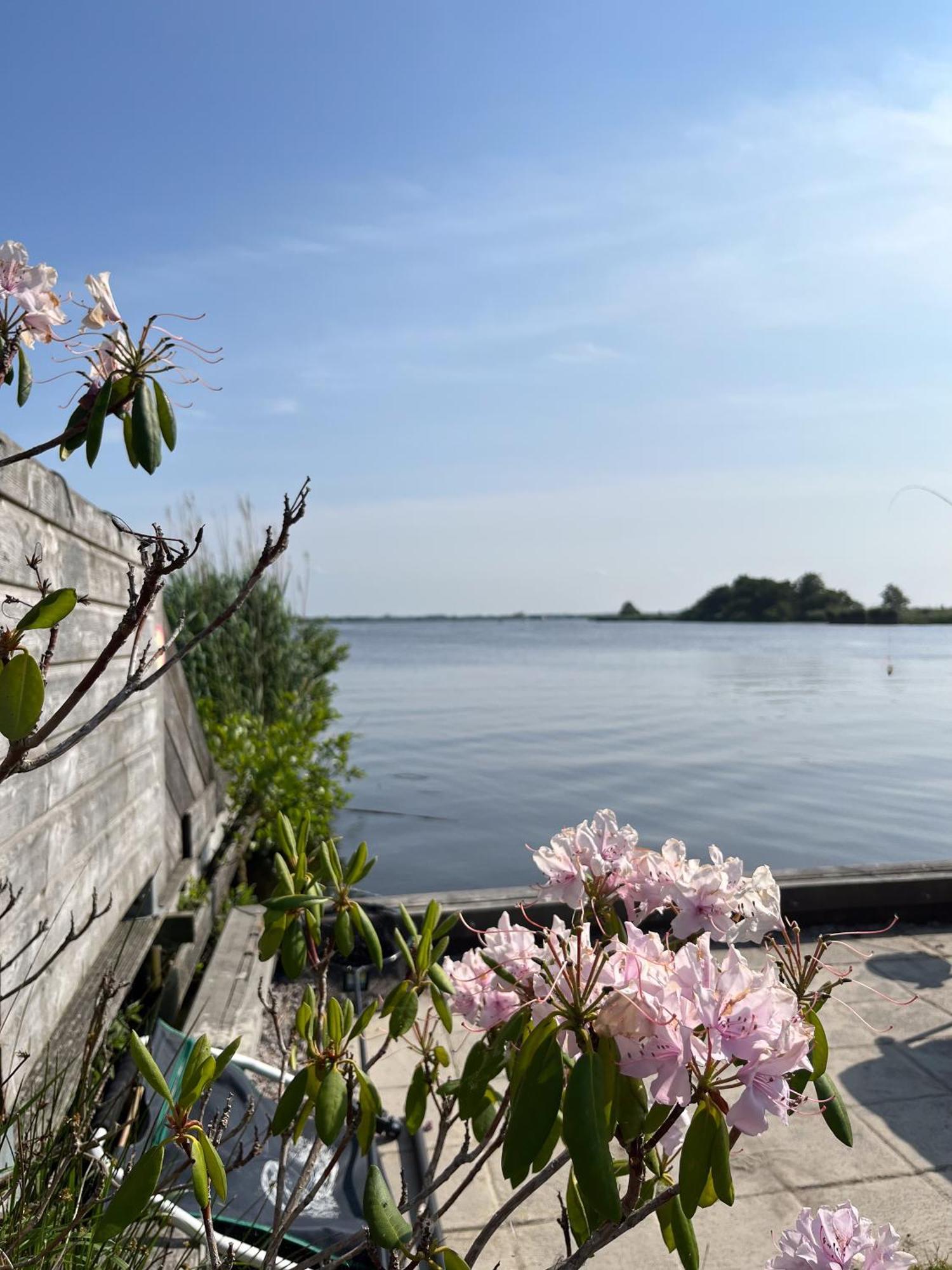 Luxe En Ruim Chalet Met Airco Bij Leekstermeer Matsloot Exterior foto