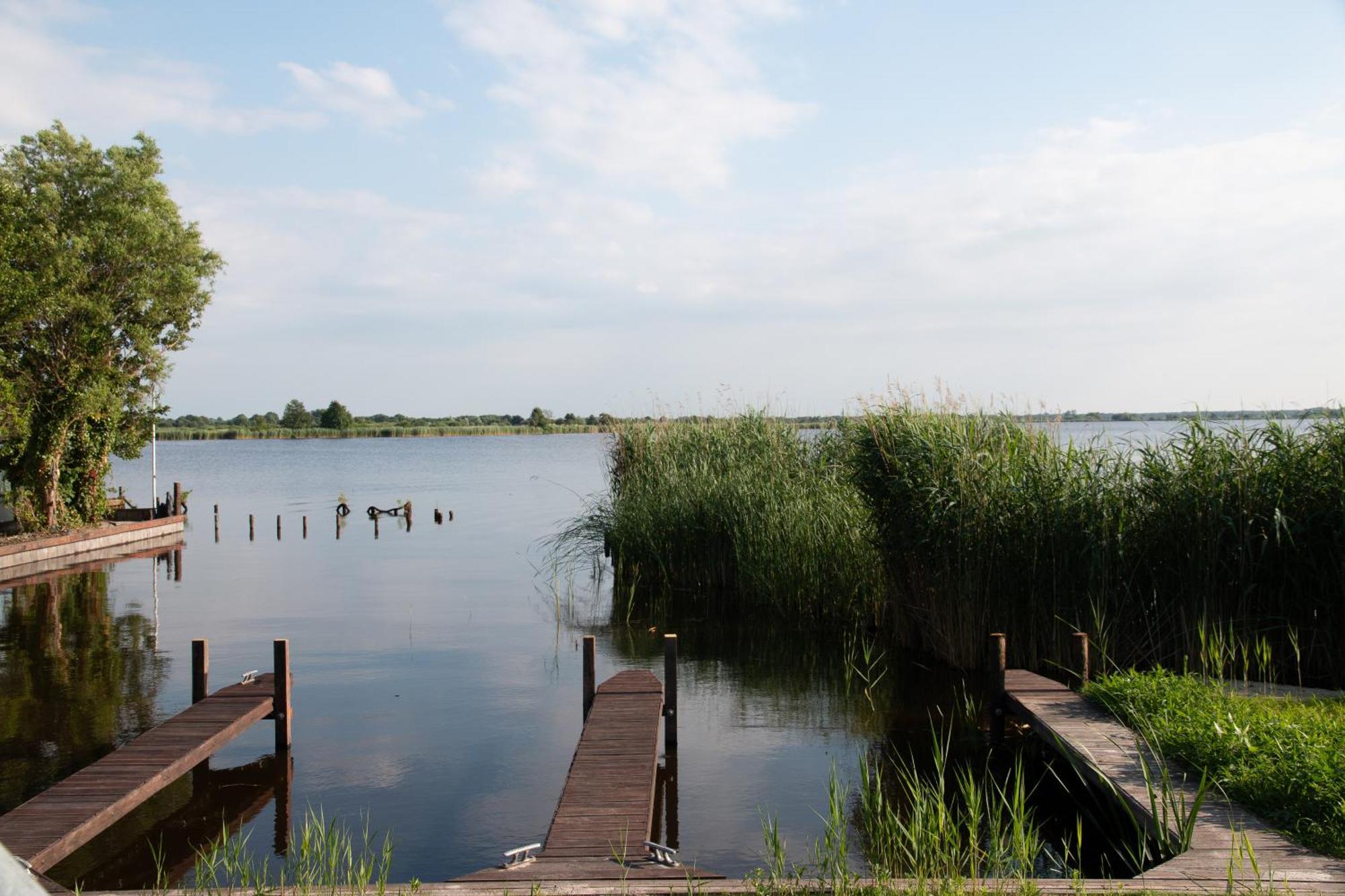 Luxe En Ruim Chalet Met Airco Bij Leekstermeer Matsloot Exterior foto