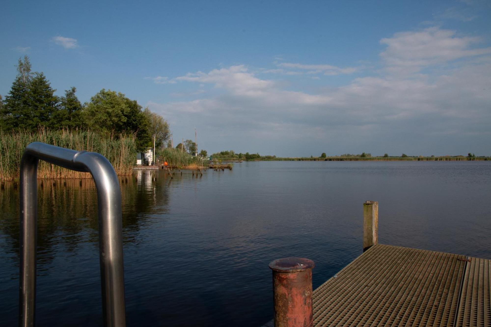 Luxe En Ruim Chalet Met Airco Bij Leekstermeer Matsloot Exterior foto