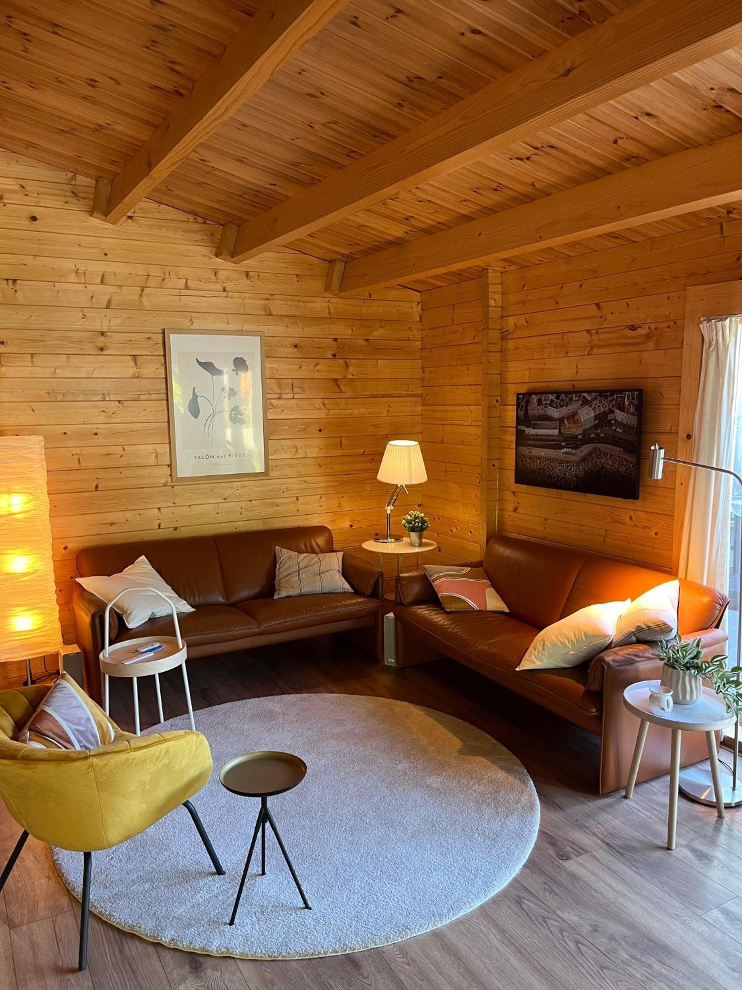 Luxe En Ruim Chalet Met Airco Bij Leekstermeer Matsloot Exterior foto