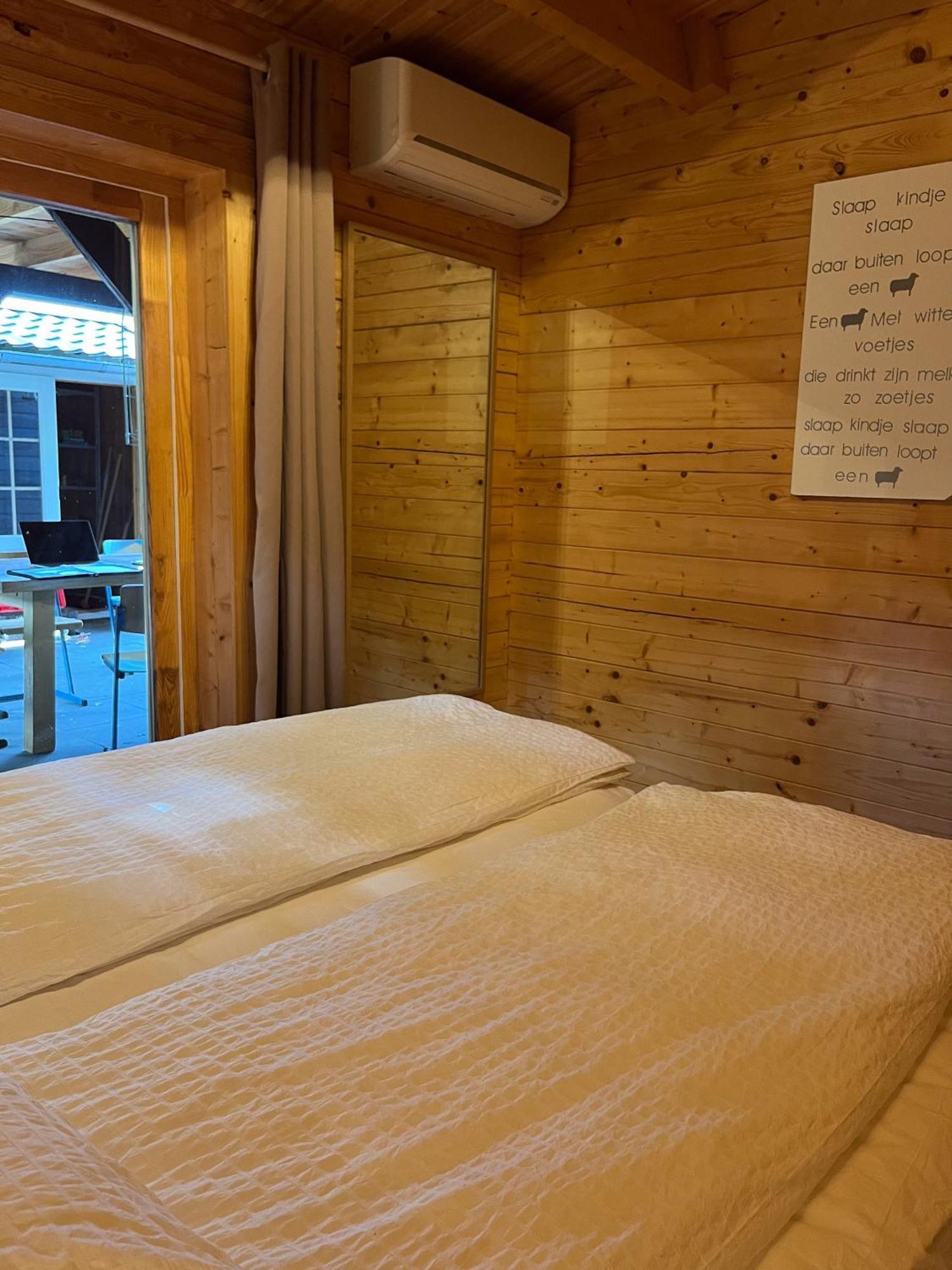 Luxe En Ruim Chalet Met Airco Bij Leekstermeer Matsloot Exterior foto