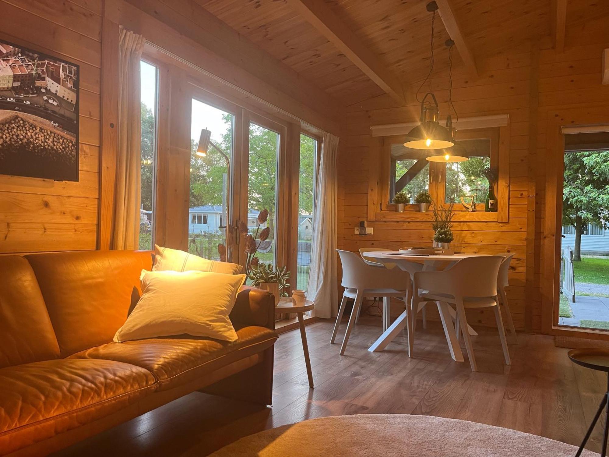 Luxe En Ruim Chalet Met Airco Bij Leekstermeer Matsloot Exterior foto